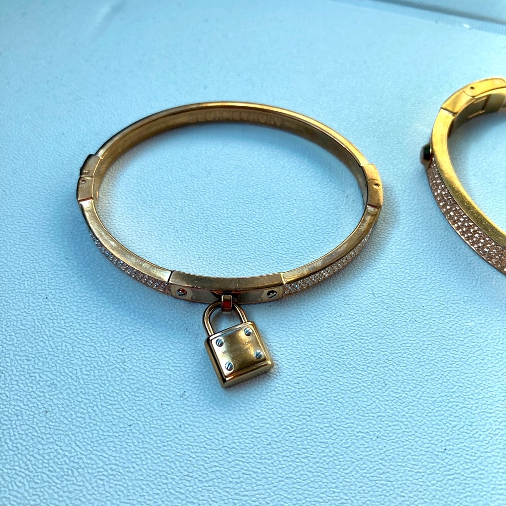 Rose gold bangle